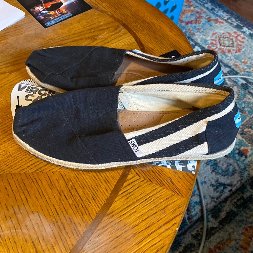 TOMS black/ cream stripe